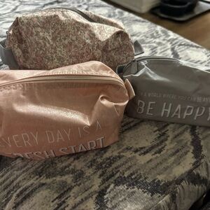Thirty-one Set of Inspirational Cosmetic Bags